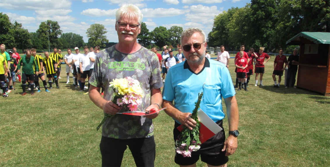 Hans-Joachim Rohland (li.) und Reiner Penndorf wurden mit der TFV-Ehrennadel in Gold geehrt.