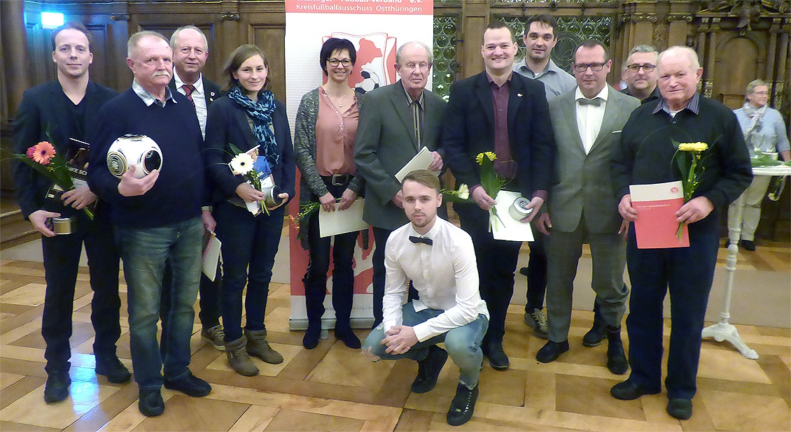 v.l.: R. Jakob, R. Da&szlig;ler, G. Hanke, A. Steudemann, K. Stefaniak, M. Sch&ouml;nfeld, O. Vincenz, St. Donath, L. G&ouml;rke, M. Scherzer, R. Kebernik, knieend: Ph. Katzenberger 