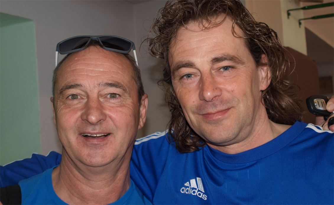 Jubilar J&ouml;rg Fleischer (re.) ist gut mit dem Jenaer Coach Norbert Beckert befreundet, der stets bei den SoccerTalents-Camps in Gera unterst&uuml;tzt