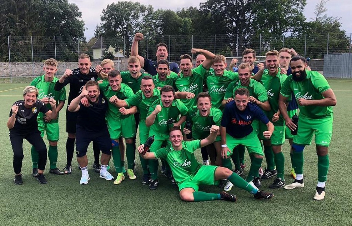 Das Team des 1. FC Greiz nach seinem 3:0-Ausw&auml;rtssieg in der 3. Runde in M&uuml;hlhausen.