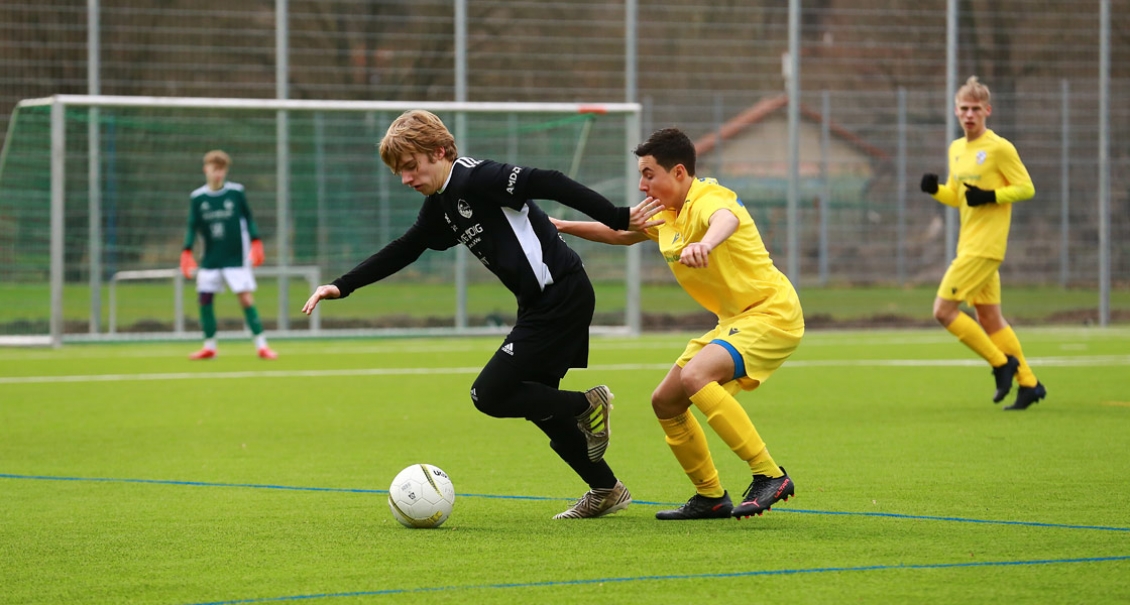 Wie hier die B-Junioren sind alle Altersklassen froh, dass der Spielbetrieb fortgesetzt wird, wenn auch vorerst unter 3G. 