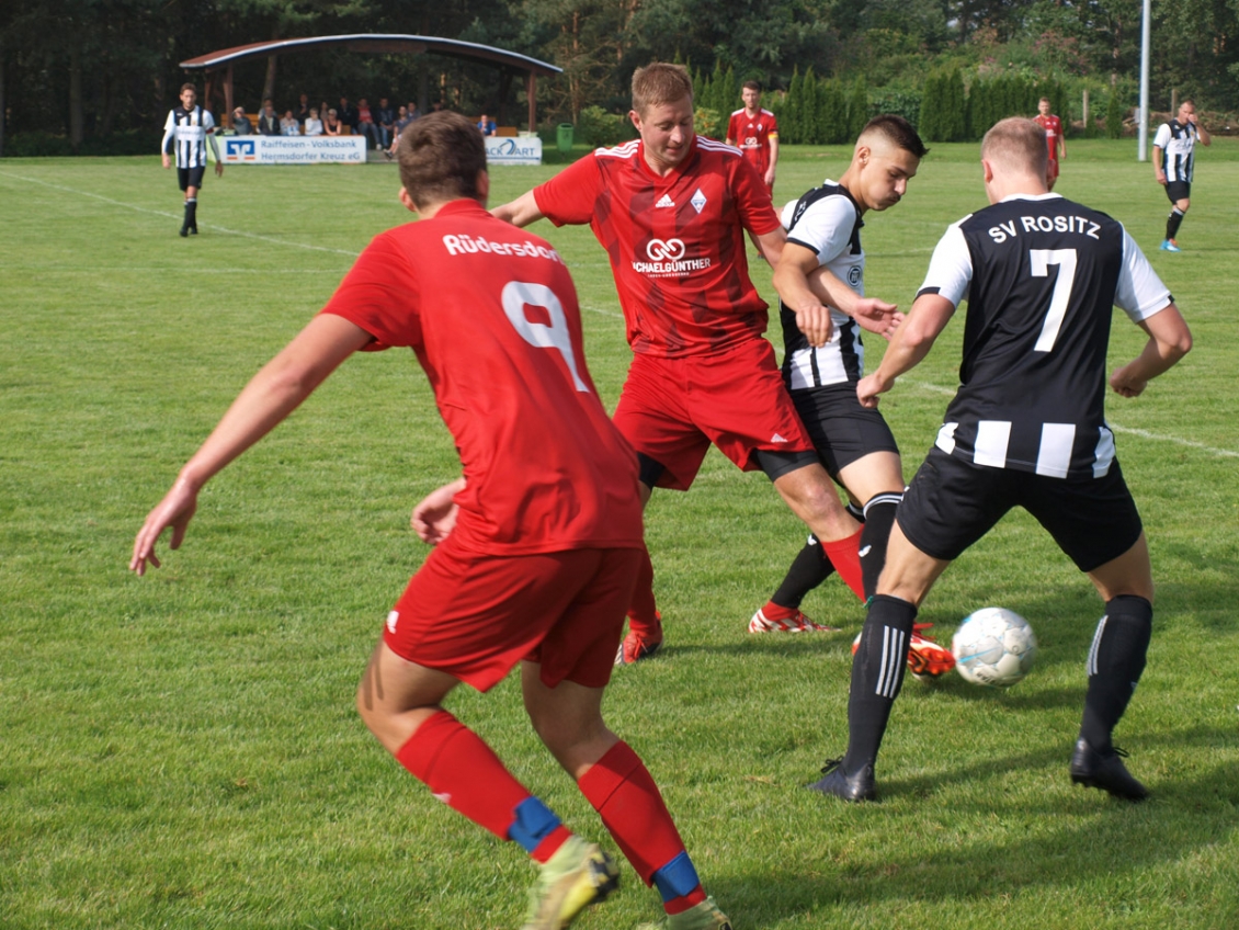 Foto: Im Vorjahr traf die SG R&uuml;dersdorf/Kraftsdorf den sp&auml;teren Aufsteiger SV Rositz.